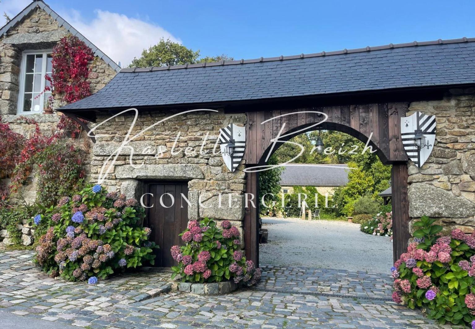 Вилла La Familiale Du Manoir De Kerollivier Saint-Gilles-Pligeaux Экстерьер фото