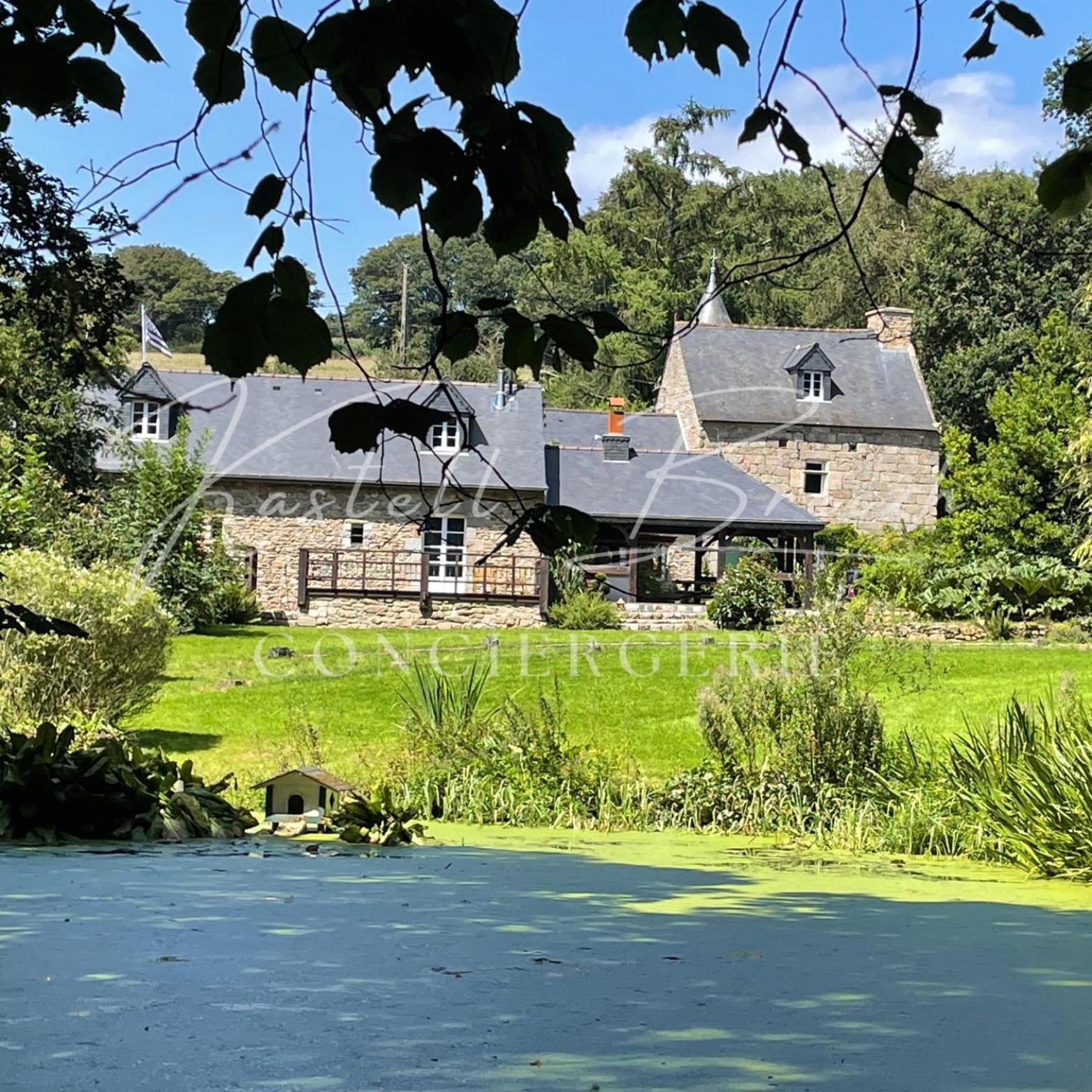 Вилла La Familiale Du Manoir De Kerollivier Saint-Gilles-Pligeaux Экстерьер фото