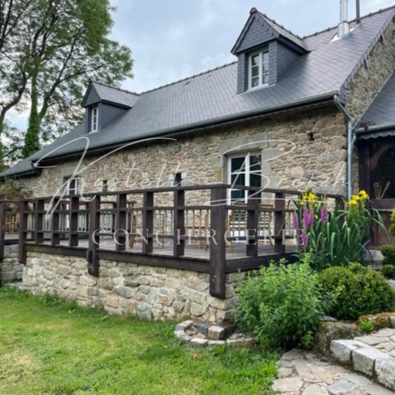 Вилла La Familiale Du Manoir De Kerollivier Saint-Gilles-Pligeaux Экстерьер фото
